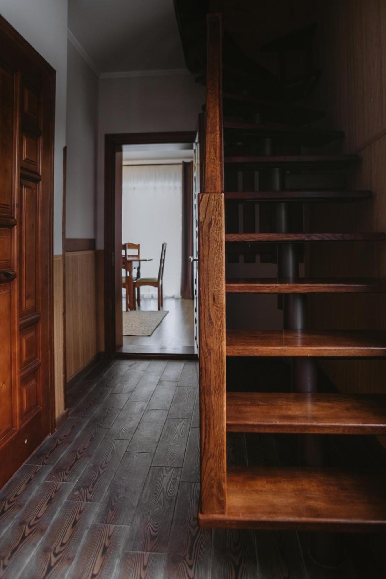 山林小屋 медова