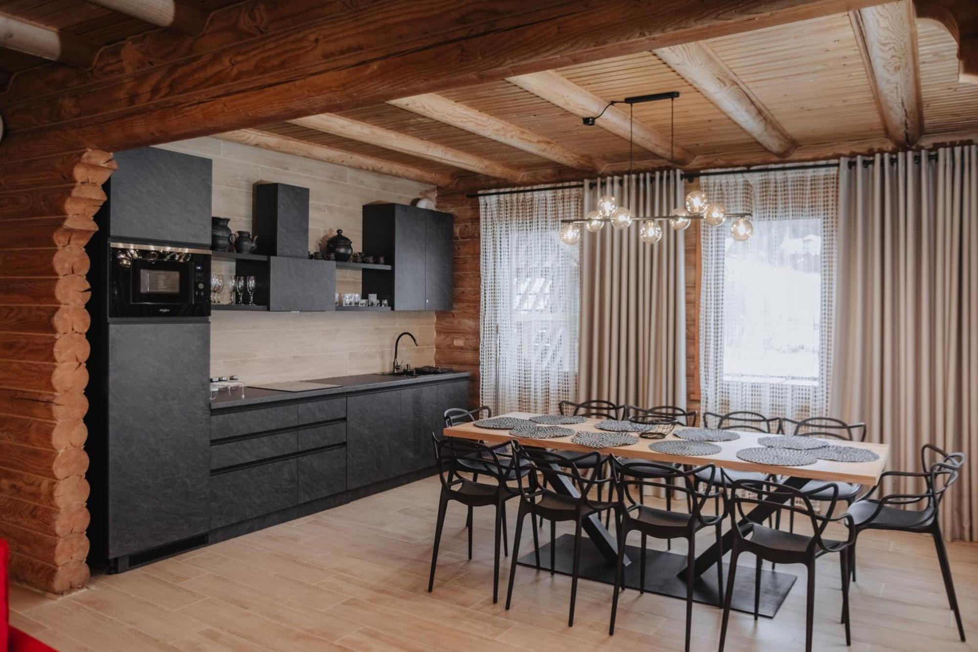 山林小屋 медова