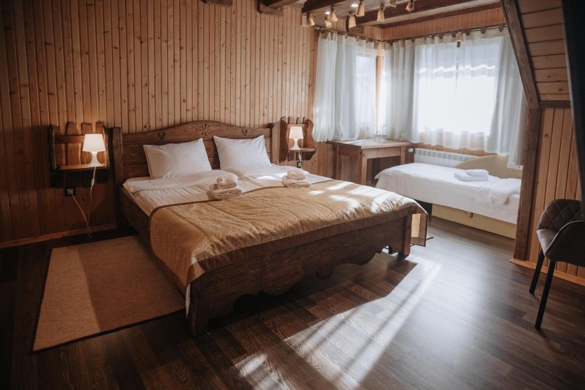 медова 山林小屋 Tukhlya